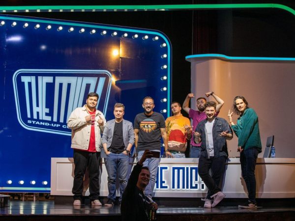 Stand-up comedy luat în serios: povestea agenției care a dus managementul de artiști la nivel de industrie